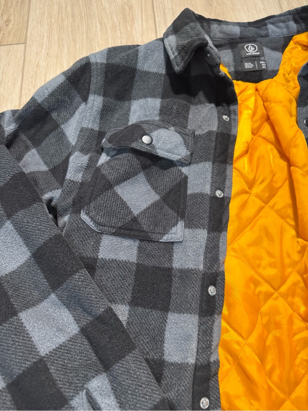Volcom Men’s Gray/Black plaid flannel insulated shirt jacket coat size Large - Picture 3 of 16
